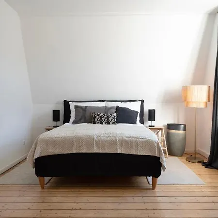 Feelslikehome - Schoene&zentral Angebundene Altbauwohnung Mit Parkplatz *