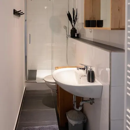 Feelslikehome - Schoene&zentral Angebundene Altbauwohnung Mit Parkplatz *