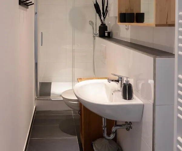 Feelslikehome - Schoene&zentral Angebundene Altbauwohnung Mit Parkplatz *