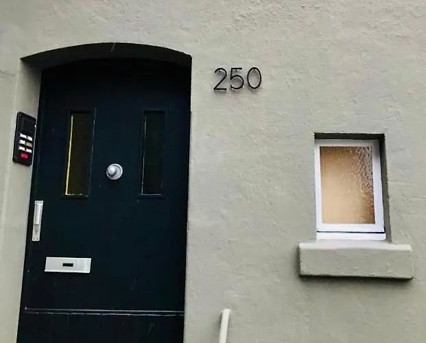 Apartament Feelslikehome - Schoene&zentral Angebundene Altbauwohnung Mit Parkplatz *